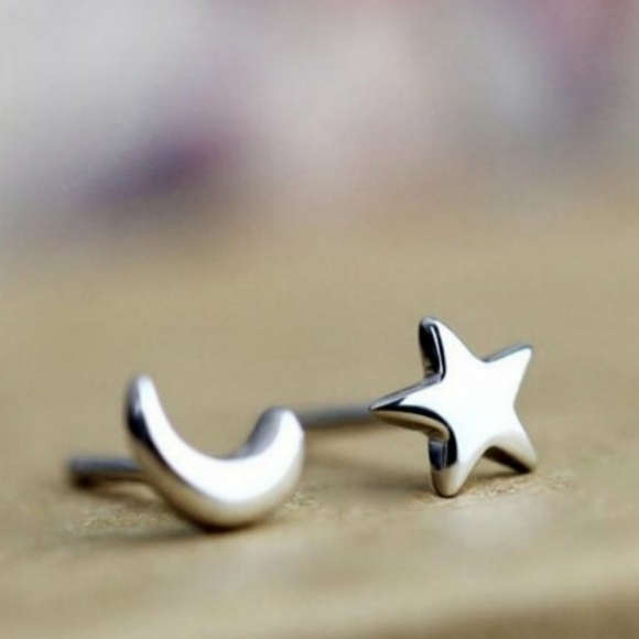 NEW Sterling Silver Dainty Star & Crescent Moon Women Girls Stud Earrings - Picture 7 of 9